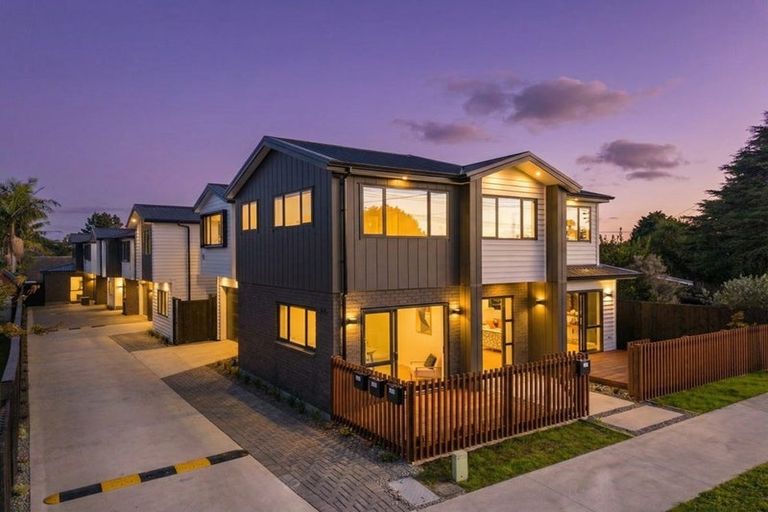 Photo of property in 71a Matipo Road, Te Atatu Peninsula, Auckland, 0610