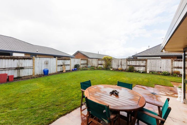 Photo of property in 24 Johnstone Drive, Fitzherbert, Palmerston North, 4410