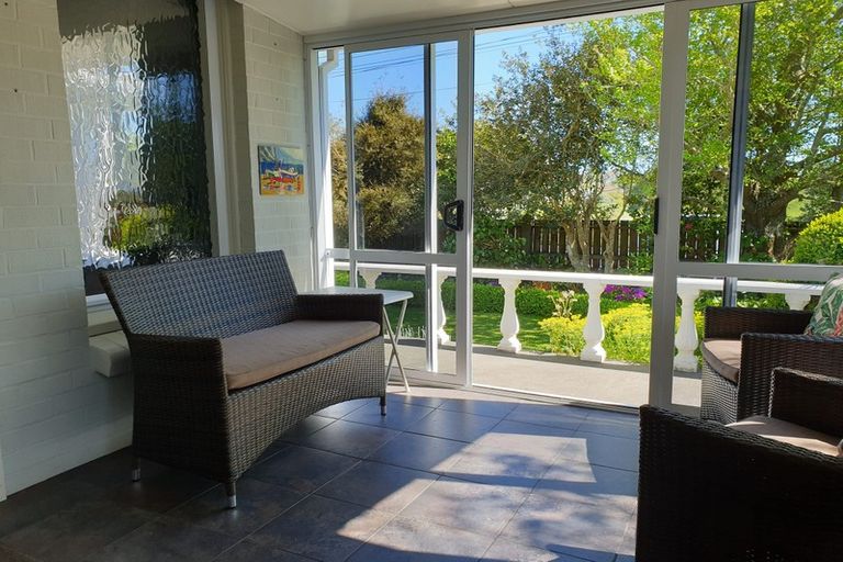 Photo of property in 2 Hood Place, Spotswood, New Plymouth, 4310