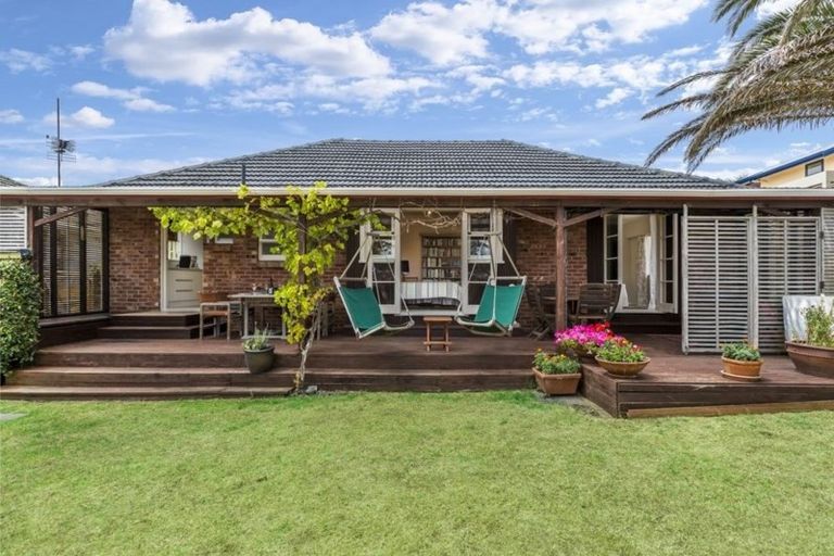 Photo of property in 82 Sylvan Avenue, Northcote, Auckland, 0627