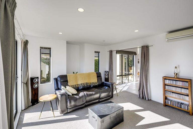 Photo of property in 11 Pania Place, Poraiti, Napier, 4112