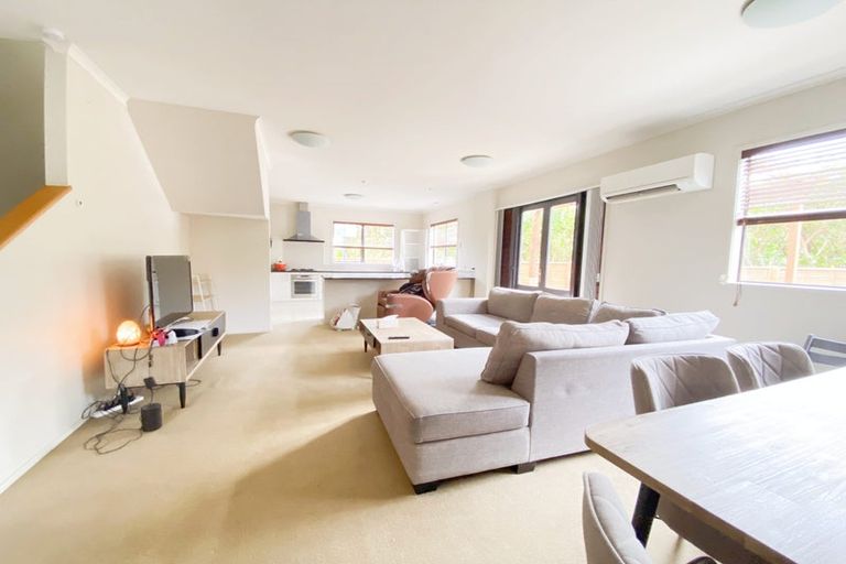 Photo of property in 21 Greenbough Lane, Greenhithe, Auckland, 0632