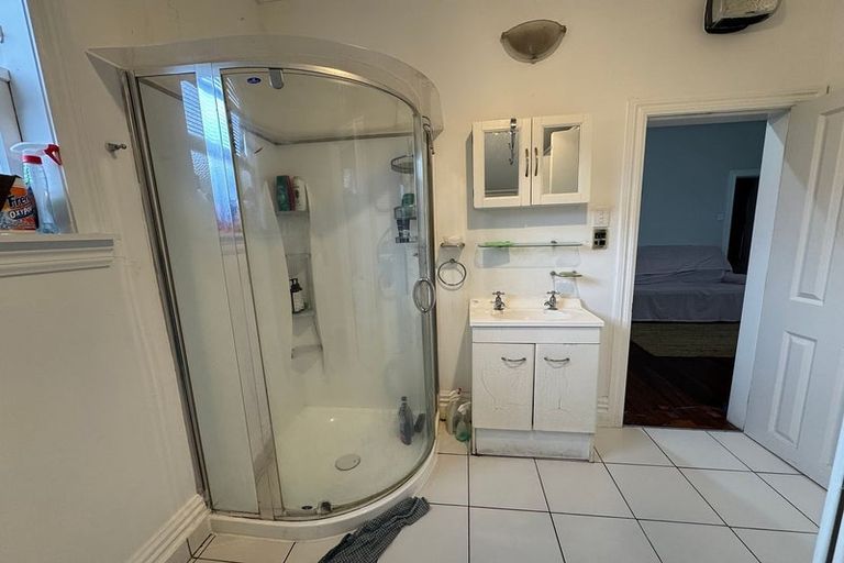 Photo of property in 4 Levy Street, Mount Victoria, Wellington, 6011