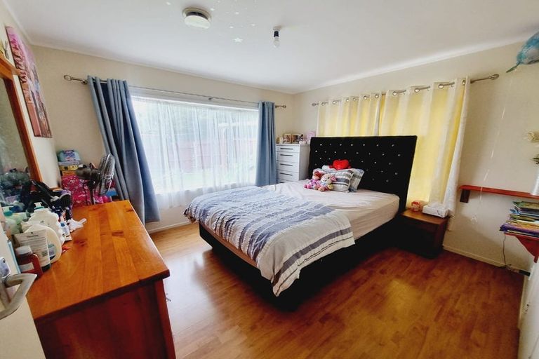 Photo of property in 2/1 Pimento Place, New Lynn, Auckland, 0600