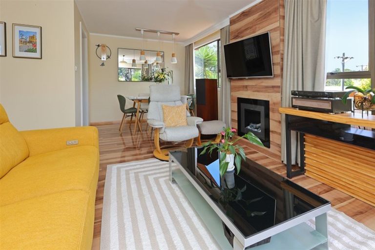 Photo of property in 1/56 Woodglen Road, Glen Eden, Auckland, 0602