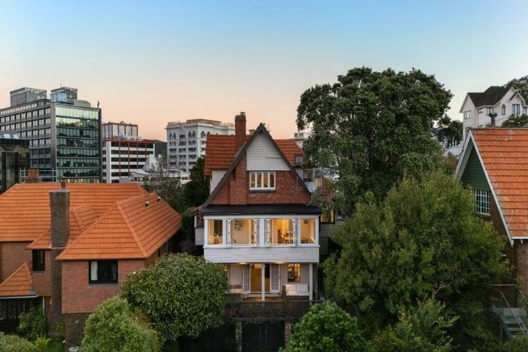 Photo of property in 84 Bolton Street, Kelburn, Wellington, 6012