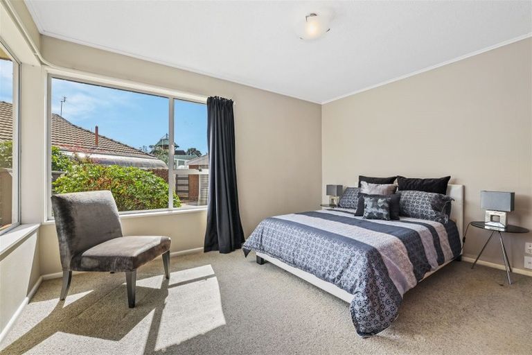 Photo of property in 6 Larkhill Place, Russley, Christchurch, 8042