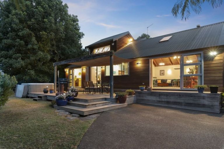 Photo of property in 1083 Kahikatea Flat Road, Waitoki, Kaukapakapa, 0871