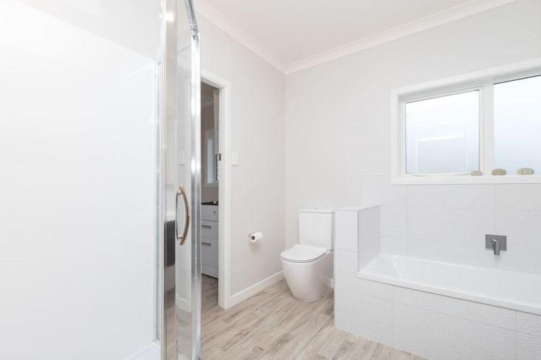 Photo of property in 4 Dover Road, St Andrews, Hamilton, 3200