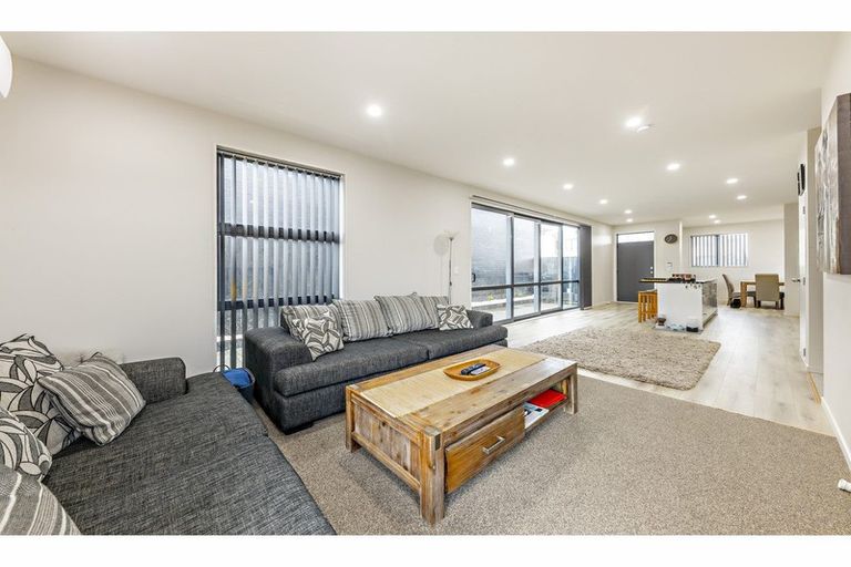 Photo of property in 22 Dignity Street, Papakura, 2110