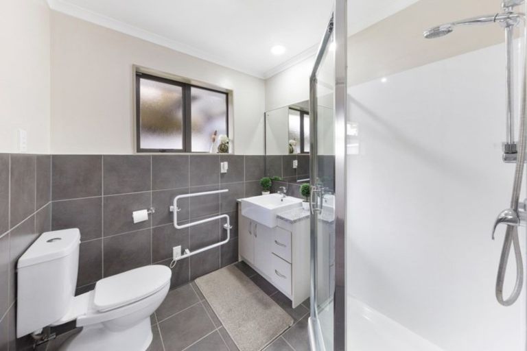 Photo of property in 103 Keri Vista Rise, Papakura, 2110