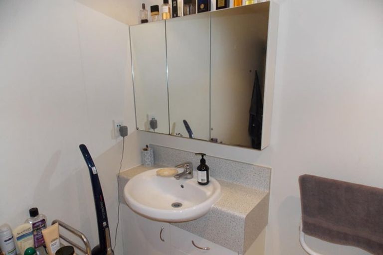 Photo of property in Terrace Heights Apartments, 6e/163 The Terrace, Wellington Central, Wellington, 6011