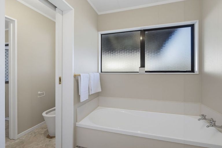 Photo of property in 47a Aquarius Drive, Kawaha Point, Rotorua, 3010