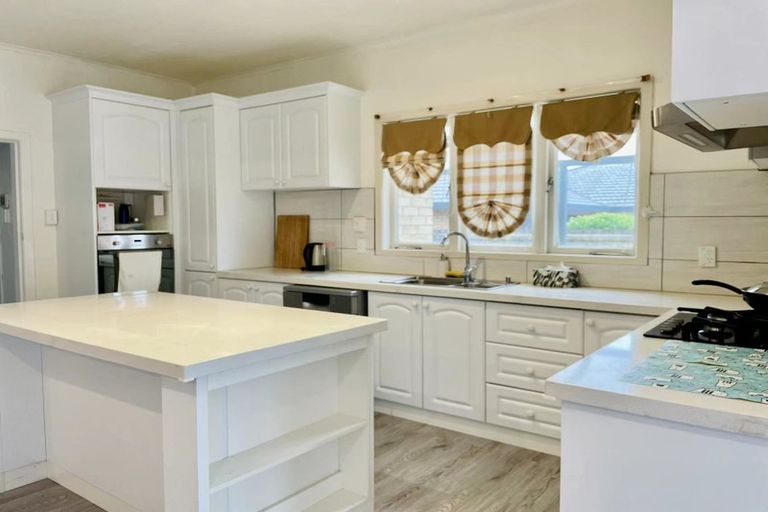 Photo of property in 48 Clevedon Road, Papakura, 2110