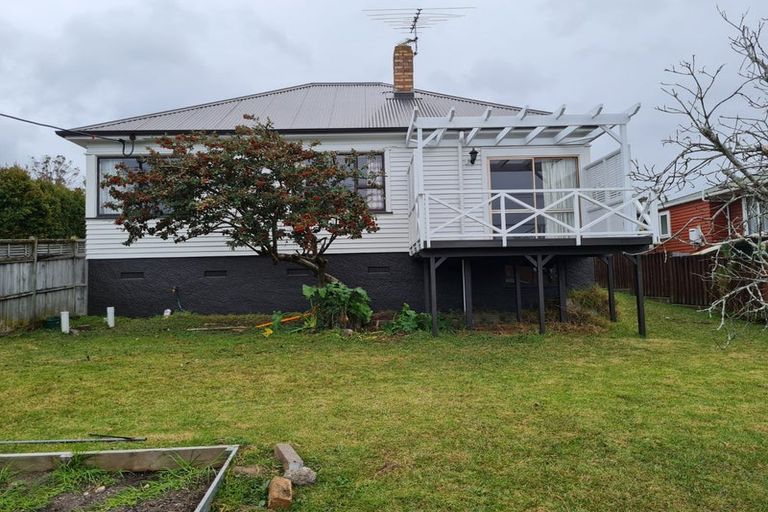 Photo of property in 3 Links Road, New Lynn, Auckland, 0600