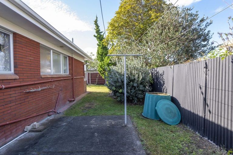Photo of property in 2/3 Jern Place, Eastern Beach, Auckland, 2012
