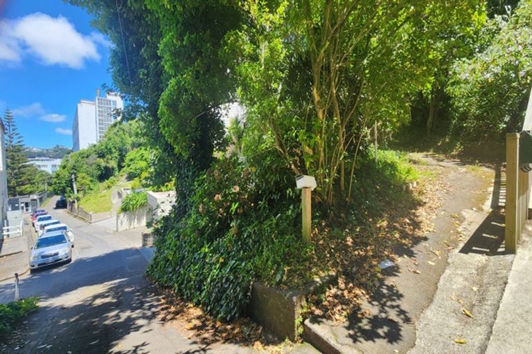 Photo of property in 10 Maurice Terrace, Te Aro, Wellington, 6011