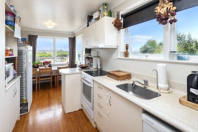 Photo of property in 22 Jade Avenue, Pakuranga Heights, Auckland, 2010