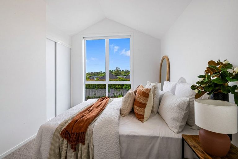 Photo of property in 12 Titoki Close, Matakana, 0985