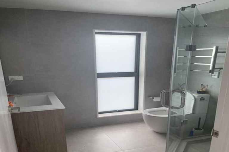 Photo of property in 8/14 Kerswill Place, Pakuranga, Auckland, 2010