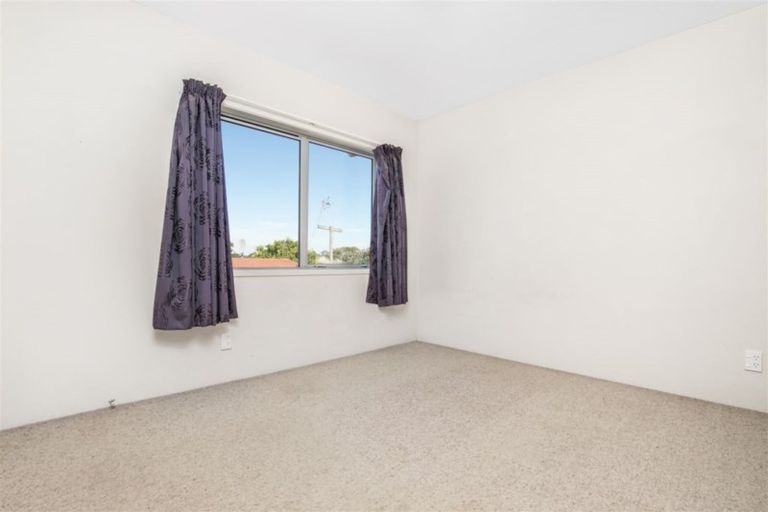 Photo of property in 22 Cottingham Crescent, Mangere East, Auckland, 2024