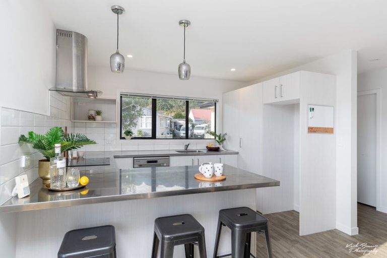 Photo of property in 25 Helvetia Grove, Naenae, Lower Hutt, 5011