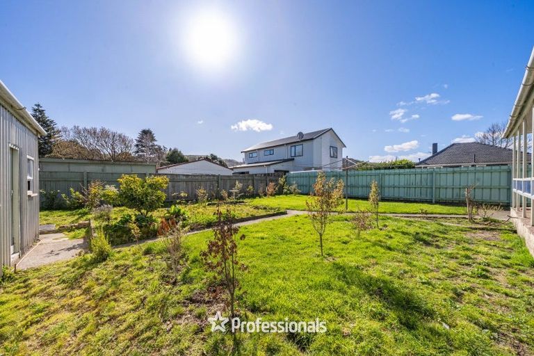 Photo of property in 17 Molesworth Street, Taita, Lower Hutt, 5011