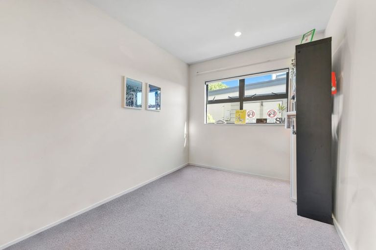 Photo of property in 2/79 Schnapper Rock Road, Schnapper Rock, Auckland, 0632
