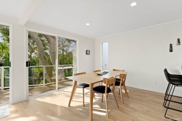 Photo of property in 27 Mcmillan Place, Mellons Bay, Auckland, 2014