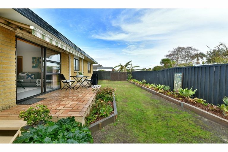 Photo of property in 2/208 Centreway Road, Orewa, 0931