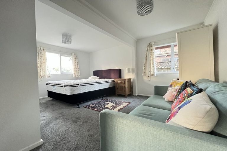 Photo of property in 1/110 Saddleback Rise, Murrays Bay, Auckland, 0630