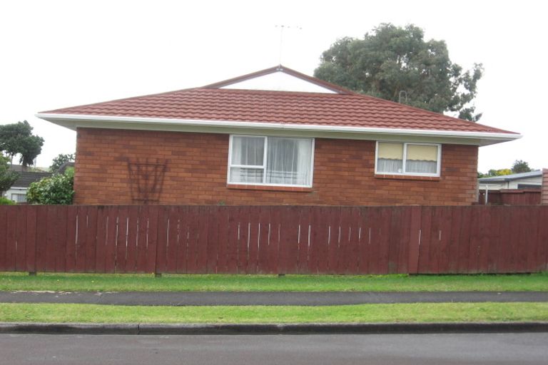 Photo of property in 1/14 Benygloe Place, Highland Park, Auckland, 2010