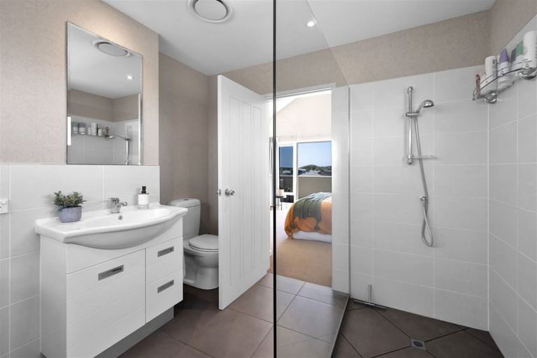 Photo of property in 10 Sampson Avenue, Waiwhakaiho, New Plymouth, 4312