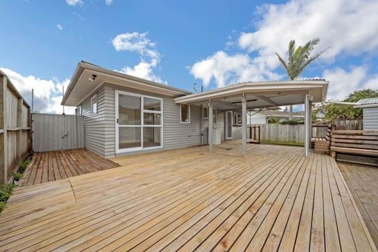 Photo of property in 54 Edgewater Drive, Pakuranga, Auckland, 2010