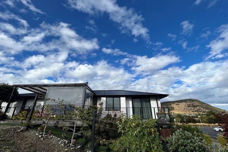 Photo of property in 6 Mataraki Place, Wanaka, 9305