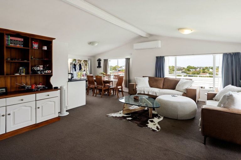 Photo of property in 28 Rothesay Place, Dinsdale, Hamilton, 3204