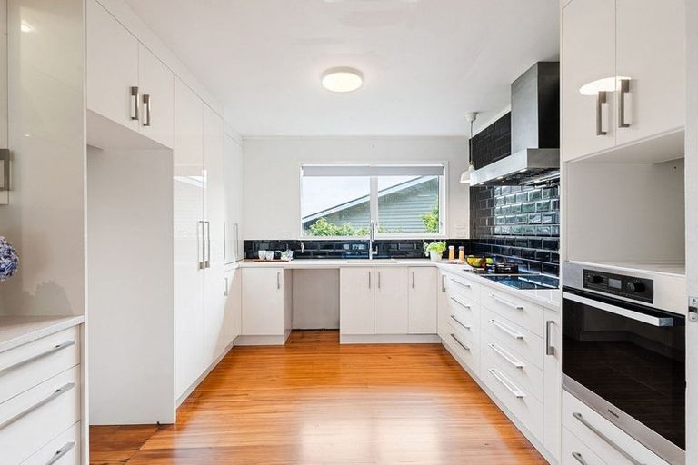 Photo of property in 7 Chisbury Street, Churton Park, Wellington, 6037