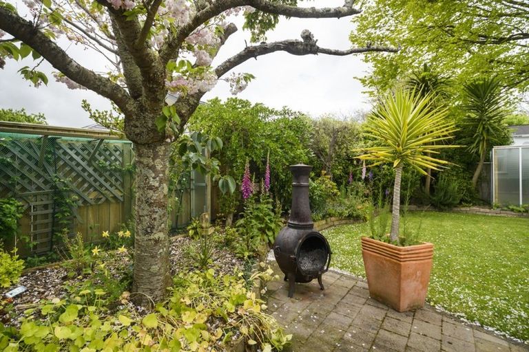 Photo of property in 16 Manapouri Crescent, Hokowhitu, Palmerston North, 4410