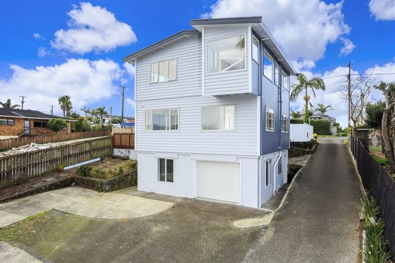 Photo of property in 1/30 Gulf View Road, Murrays Bay, Auckland, 0630