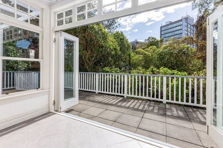 Photo of property in 44 Aurora Terrace, Kelburn, Wellington, 6012