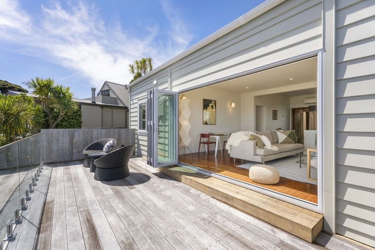 Photo of property in 41 Te Ahuahu Road, Piha, New Lynn, 0772