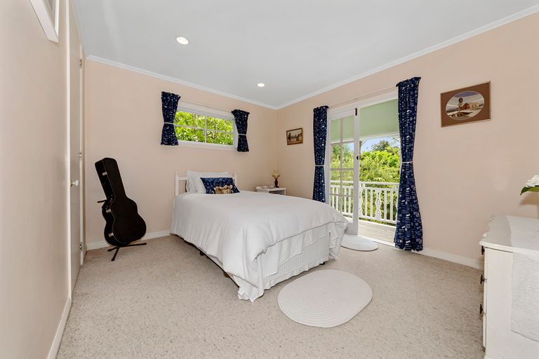 Photo of property in 1a Cochran Road, Oratia, Auckland, 0604