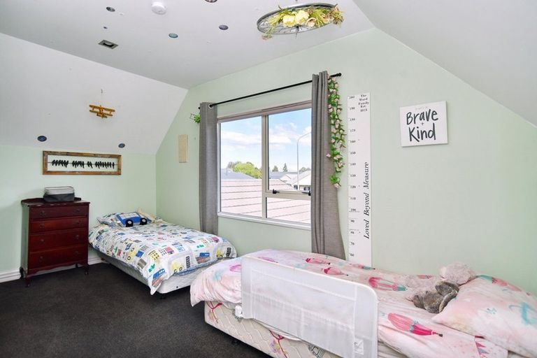 Photo of property in 12 Thornley Place, Woodend, 7610