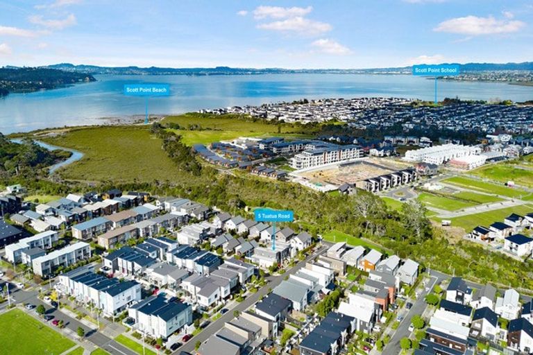 Photo of property in 5 Tuatua Road, Hobsonville, Auckland, 0616