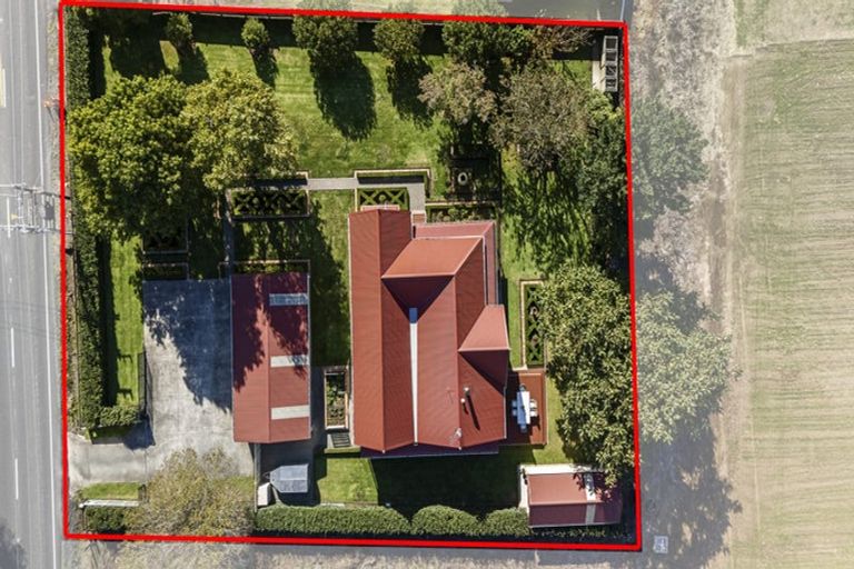 Photo of property in 137 Egmont Road, Hillsborough, New Plymouth, 4372