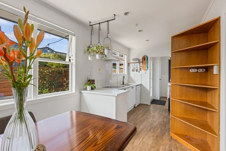 Photo of property in 58 Vodanovich Road, Te Atatu South, Auckland, 0610