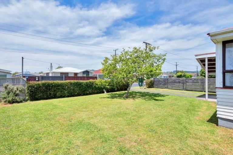 Photo of property in 17 Cameron Street, Papakura, 2110
