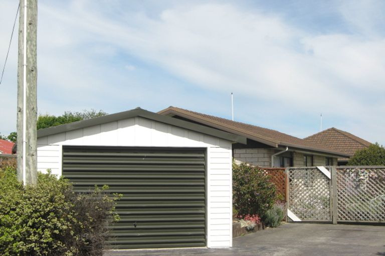 Photo of property in 2/93 Momorangi Crescent, Redwood, Christchurch, 8051