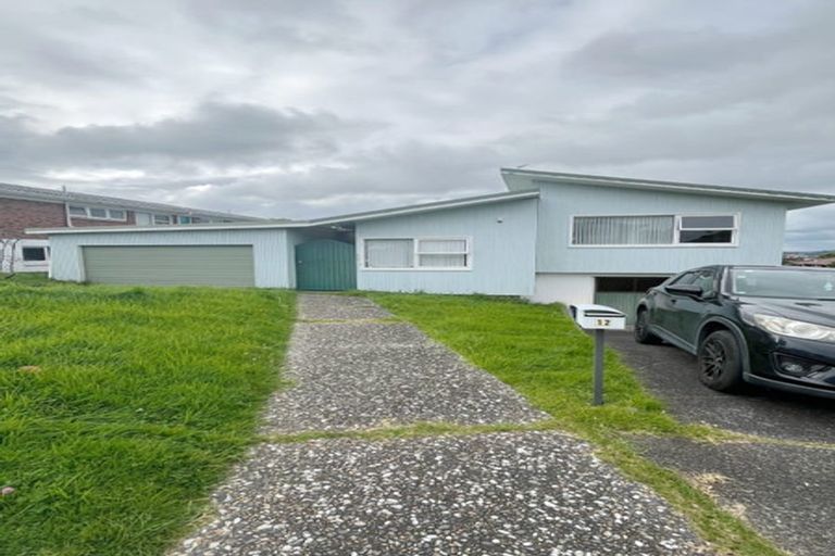 Photo of property in 12 Holdaway Avenue, Northcote, Auckland, 0627