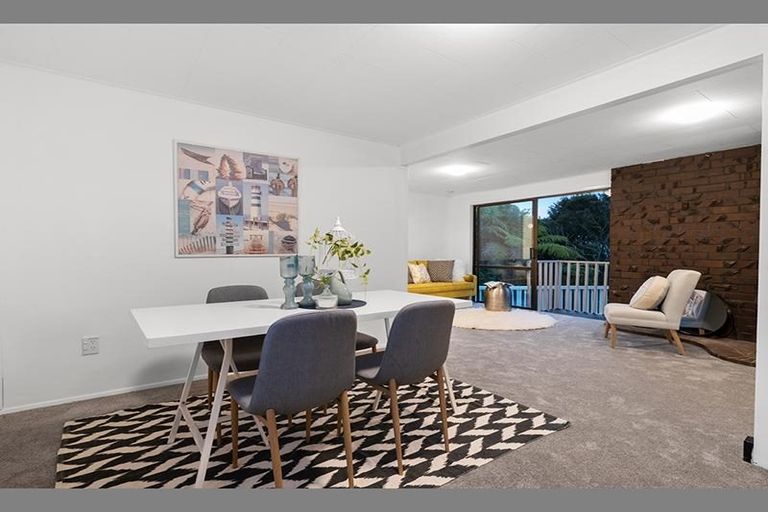 Photo of property in 40 Valley View Road, Glenfield, Auckland, 0629